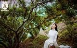 {ẢNH] Thiếu nữ Hà thành thướt tha áo dài bên đồi vải Lục Ngạn